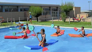 Actividades en la piscina de Abiego, en la provincia de Huesca.
