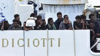 Inmigrantes a bordo del Diciotti