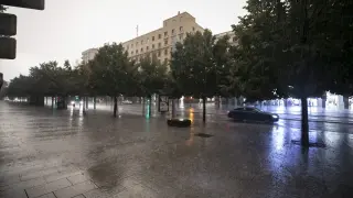 La tormenta obligó a interrumpir el servicio de tranvía en Zaragoza.