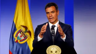Pedro Sánchez en su comparecencia desde Colombia