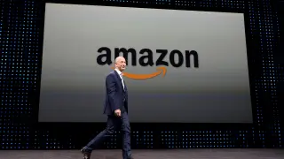 Jeff Bezos, fundador de Amazon, durante una rueda de prensa en el aeropuerto de Santa Mónica en 2012.