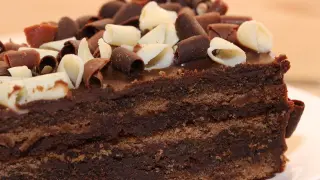 Aunque parezca que una tarta de chocolate es la mejor opción para calmar el antojo, hay opciones más sanas.