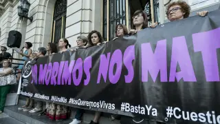 Imagen de archivo de una concentración contra la violencia de género en Zaragoza.