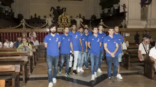 El Fútbol Emotion Zaragoza realiza la ofrenda a la Virgen del Pilar