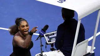 Serena Williams, increpando al juez de silla.