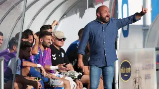 El técnico da instrucciones durante el partido de Copa del Rey ante el Murcia