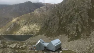 El refugio de Cap de Llauset, el más alto del Pirineo, cuenta con dos módulos ejecutados en dos fases.