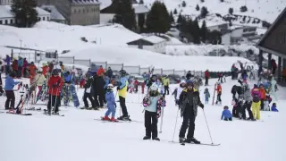 Esquiadores en la estación de Candanchú, en la pasada temporada.