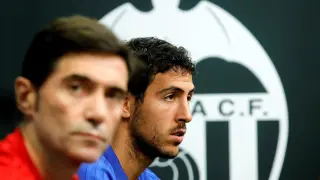 El técnico valencianista, Marcelino García Toral, y el capitán, Daniel Parejo, en rueda de prensa.
