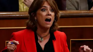 Dolores Delgado durante la sesión en el Parlamento.
