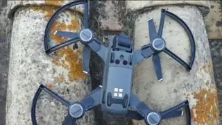 Intervenido a dos turistas holandeses un dron que cayó en la catedral de Sevilla