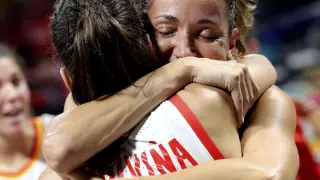 Cristina Ouviña y Laia Palau celebran la victoria sobre el combinado de Bélgica.