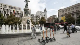Los patinetes eléctricos de alquiler se han multiplicado en Zaragoza.