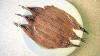 Uno de los clásicos platos de anchoas del bar Navarro.