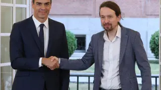 Sánchez e Iglesias en Moncloa durante la firma de los Presupuestos.