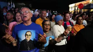 Cientos de feligreses se congregan en El Salvador para celebrar la santificación de Óscar Romero