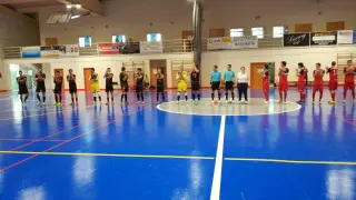 Saludo inicial entre los jugadores del Sala Quinto y Patatas Gómez