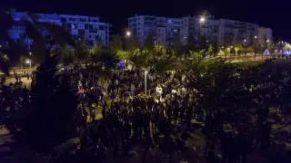 Miles de personas se concentraron algunas noches en el entorno del recinto ferial de Valdespartera.