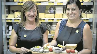 Isabel Labarta y Concha Espiolo, de la Rinconada del Queso.