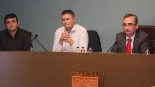 El portavoz del PP en el Ayuntamiento de Fraga, Amadeo Sampietro, (el primero por la izquierda) en uno de los últimos plenos