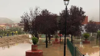 Las primeras consecuencias del temporal de lluvias previsto para el fin de semana han empezado a notarse en la provincia de Teruel (Montalbán, en la foto). La provincia de Zaragoza también está en las zonas de alerta.