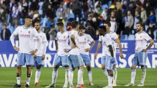 Los jugadores del Real Zaragoza, en el último partido de liga en casa, ante el Osasuna (1-1).