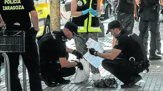 La Policía, en el escenario del crimen el 10 de julio de 2016.