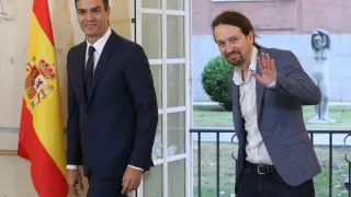 Pedro Sánchez y Pablo Iglesias, tras firmar en la Moncloa el acuerdo sobre el proyecto de ley de presupuestos para 2019, el pasado día 11.