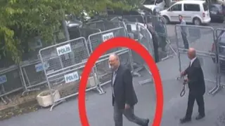 Una imagen de vídeo muestra a Khashoggi (rodeado por un círculo rojo), a su llagada al consulado de Arabia Saudí en Estambul el pasado 2 de octubre.