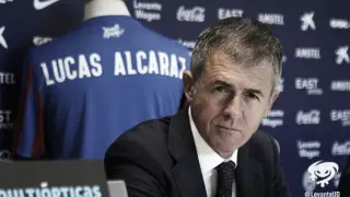 El técnico Lucas Alcaraz.