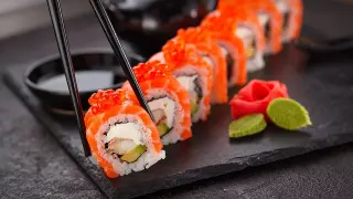 Sushi por seguidores de Instagram, así pagan los clientes en un restaurante de Milán.