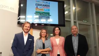 Isaac Sierra (Ciclismo es Vida), Mayte Pérez (DGA), Teresa Ladrero (Ayuntamiento de Ejea) y Santos Navarro (Comarca Cinco Villas)