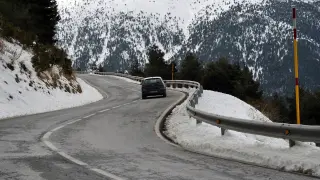 En invierno conviene extremar la precaución al volante.