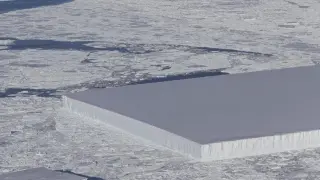 El iceberg rectangular hallado por la NASA.
