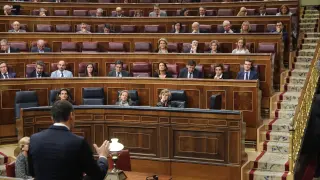 Pedro Sánchez habla en el pleno del Congreso.