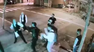 Violenta pelea entre unos jóvenes y los empleados de un conocido restaurante de Barcelona
