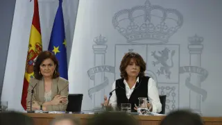 La vicepresidenta del Gobierno, Carmen Calvo, y la ministra de Justicia, Dolores Delgado.