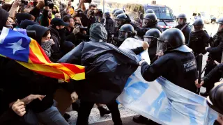 Manifestaciones en Barcelona de las Fuerzas de Seguridad y los CDR.
