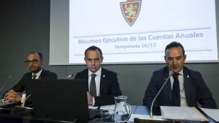 Fernando Rodrigo, Christian Lapetra, y el secretario del consejo, Antonio García Lapuente, en la última Junta de Accionistas.