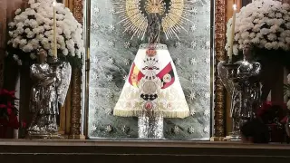 La Virgen del Pilar, este lunes con el manto de Falange