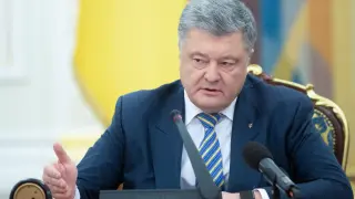 El presidente ucraniano Petró Poroshenko convocó al Estado Mayor del Ejército y ordenó a su representante ante la ONU que denuncie la agresión rusa ante el Consejo de Seguridad.