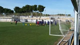 La plantilla del Real Zaragoza, entrenándose este martes en la Ciudad Deportiva.