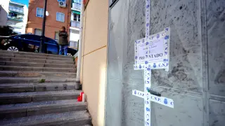 La joven de 17 años recibió una puñalada en esta calle de Madrid.