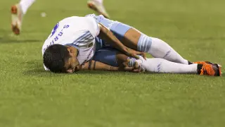 Momento en el que Simone Grippo cayó lesionado en el encuentro frente al Granada.