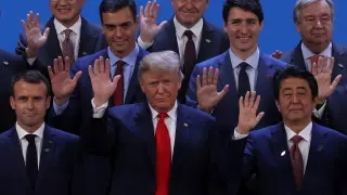Pedro Sánchez, situado detrás del presidente estadounidense Donald Trump, en la cumbre del G20.