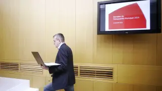 El concejal de Economía, Fernando Rivarés, momentos antes de presenatr el presupuesto de 2019.