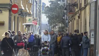 Las calles del casco histórico de Jaca estaban llenas de turistas este jueves a mediodía.