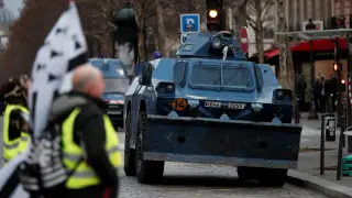 Miles de policías se han desplegado por el centro de París