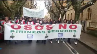 Las ganaderas de Huesca protestan contra el lobo y el oso