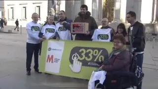 Enfermos de esclerosis entregan 175.000 firmas para reclamar una discapacidad del 33%